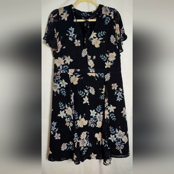 Torrid Chiffon Like Floral V neckline with a Tie, Dress - Picture 1 of 9
